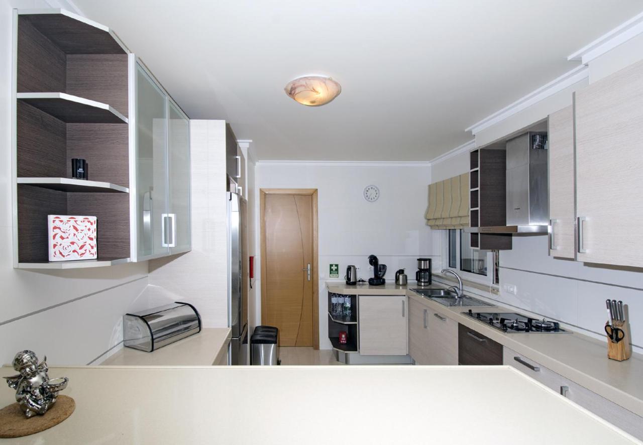Apartment Lgs65t2, Luxuoso T2 Frente Praia, Em *