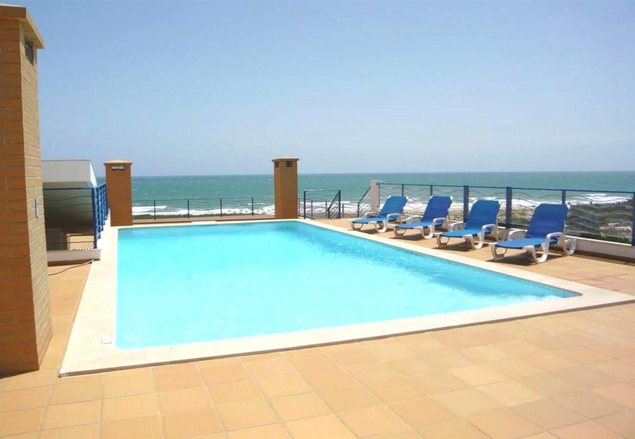 Apartment Lgs65t2, Luxuoso T2 Frente Praia, Em