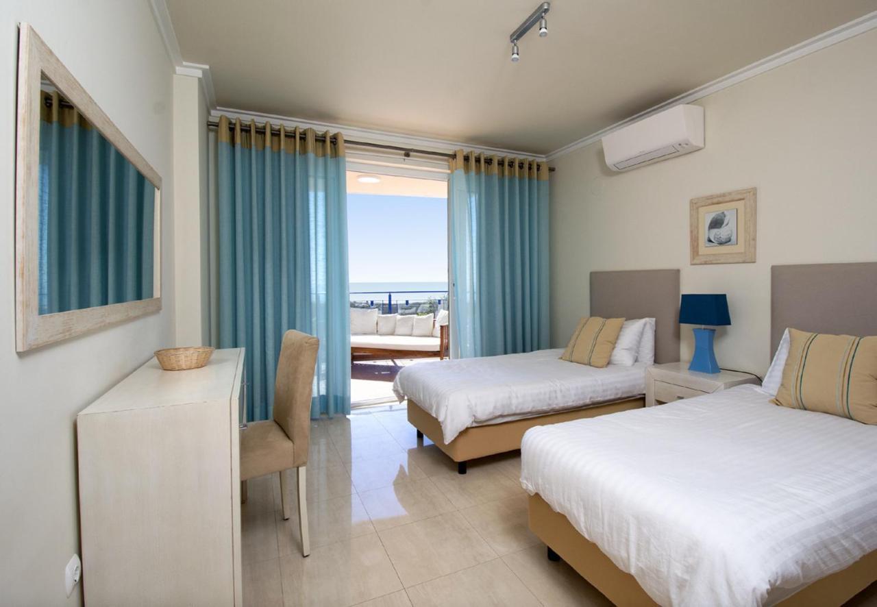 Apartment Lgs65t2, Luxuoso T2 Frente Praia, Em *